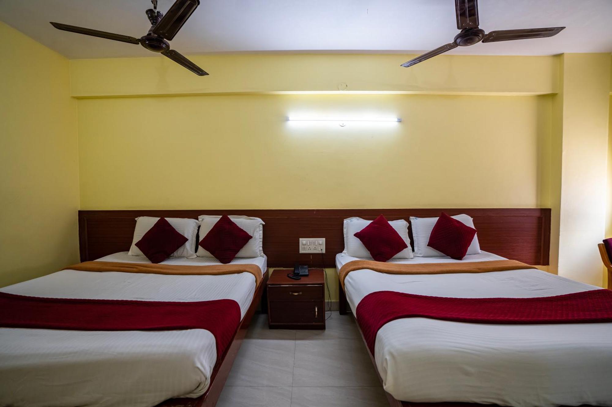 Hotel Vyshak Residency Mysore Exteriör bild