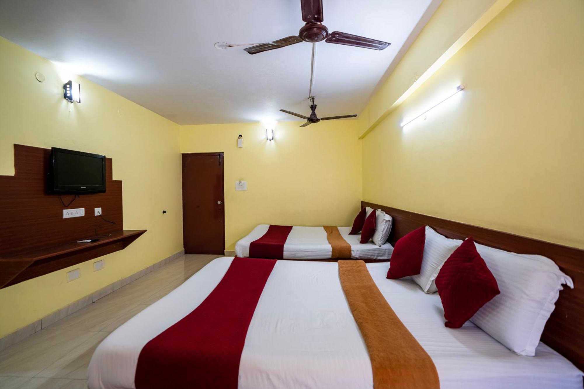 Hotel Vyshak Residency Mysore Exteriör bild
