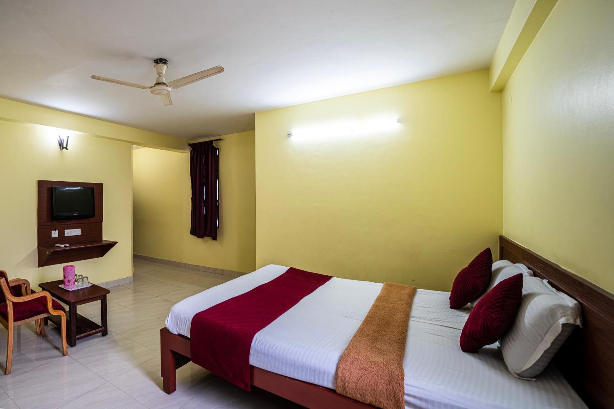 Hotel Vyshak Residency Mysore Exteriör bild