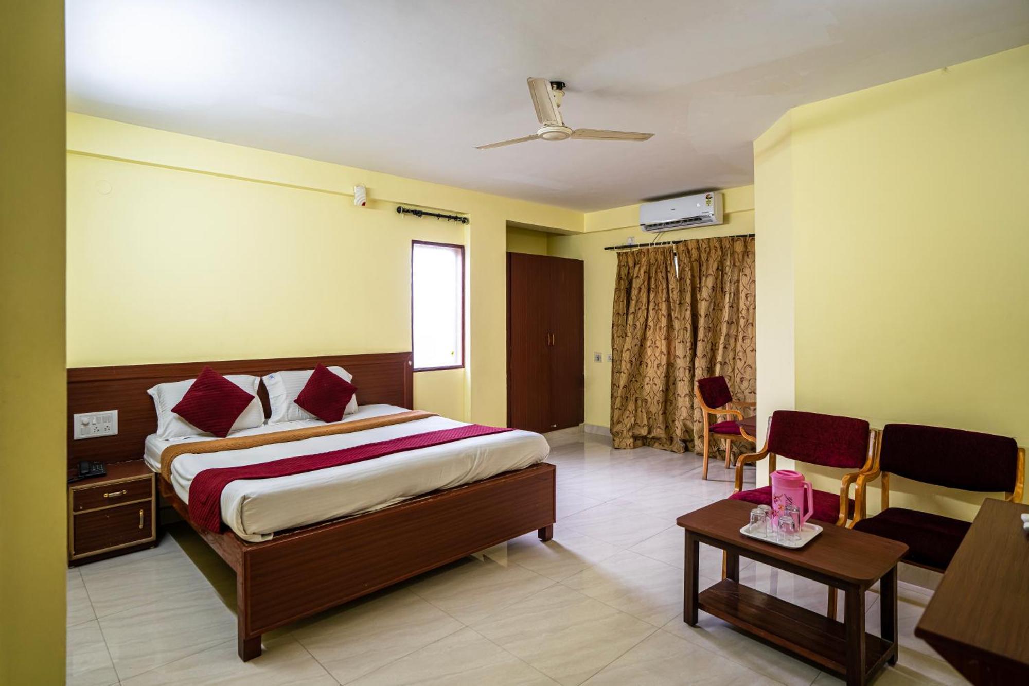 Hotel Vyshak Residency Mysore Exteriör bild
