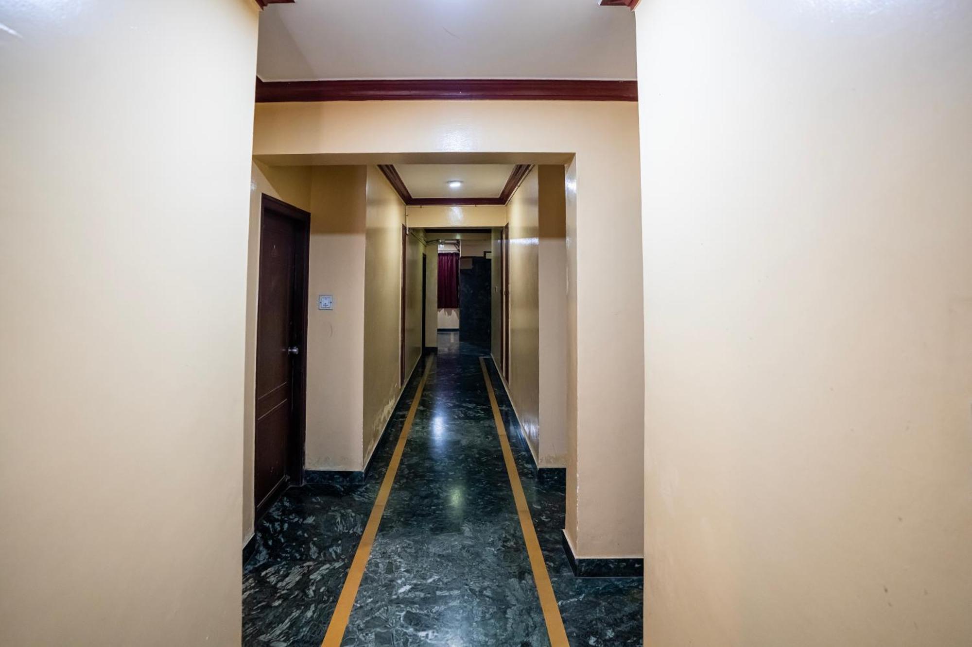 Hotel Vyshak Residency Mysore Exteriör bild