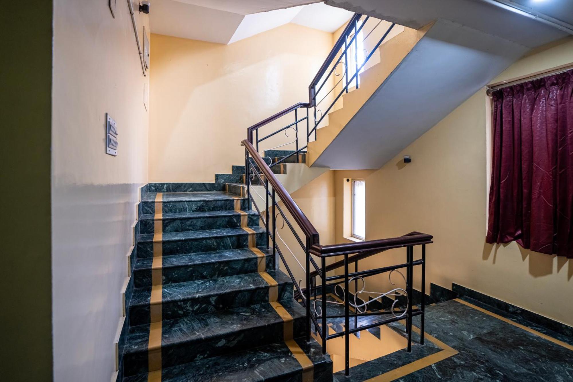 Hotel Vyshak Residency Mysore Exteriör bild