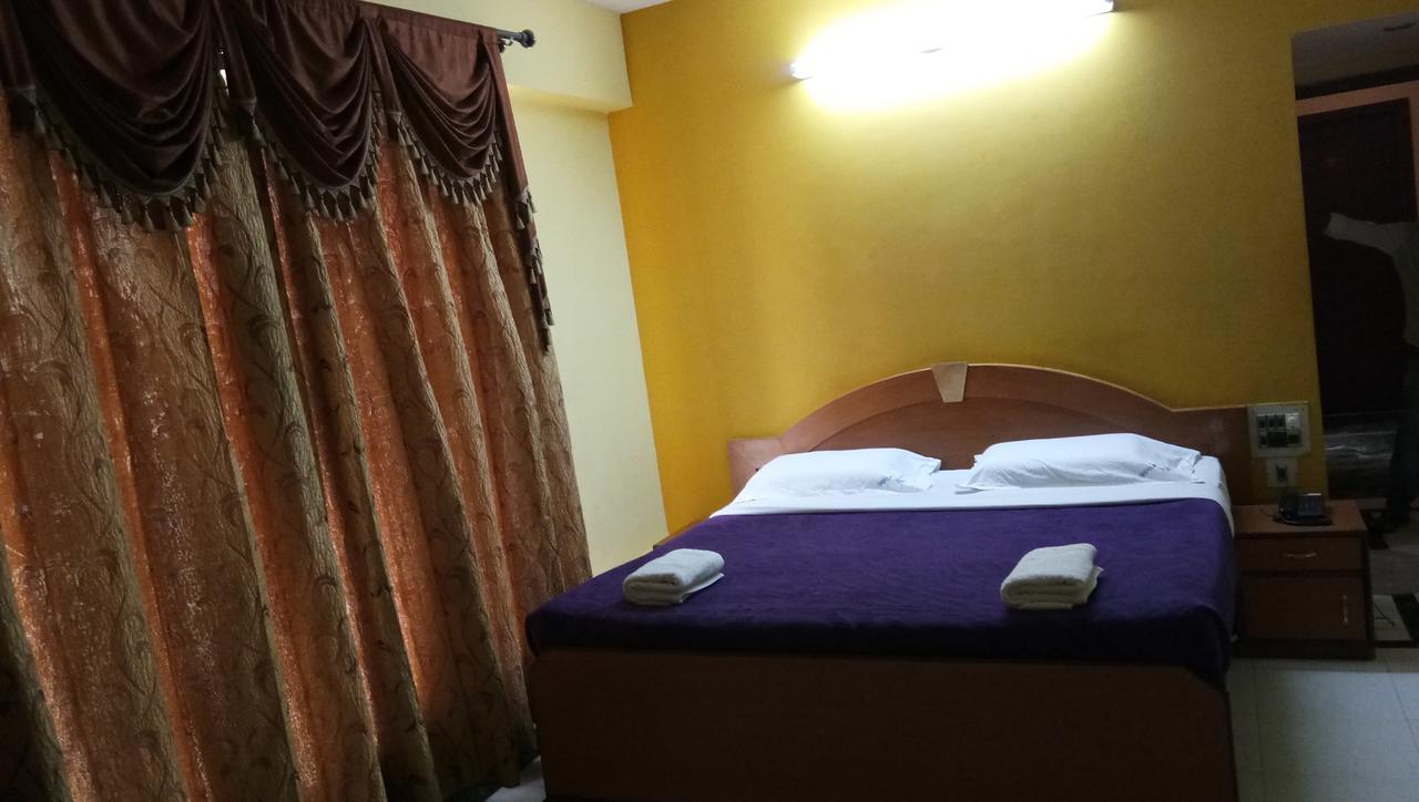 Hotel Vyshak Residency Mysore Exteriör bild