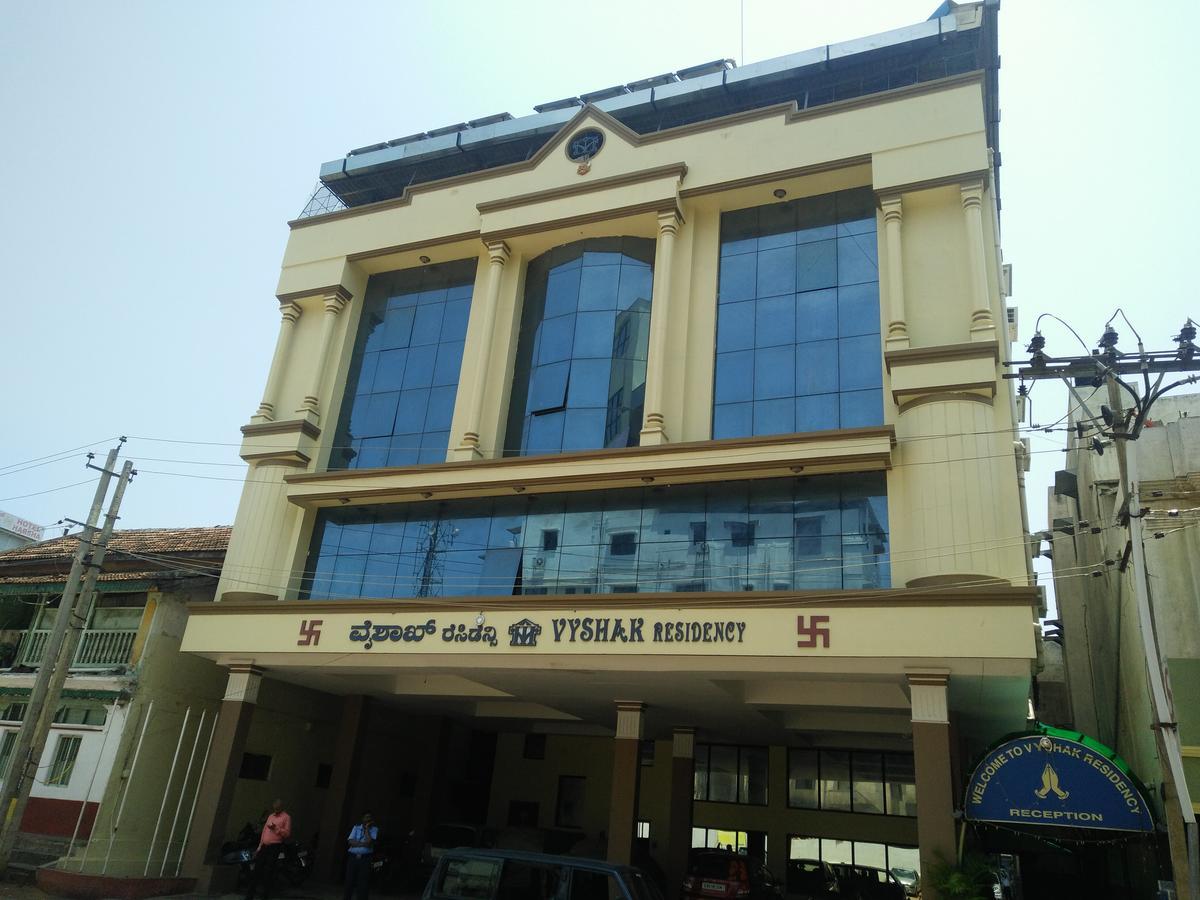 Hotel Vyshak Residency Mysore Exteriör bild